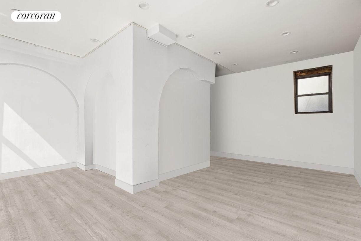 Photo - 960 DeKalb Ave