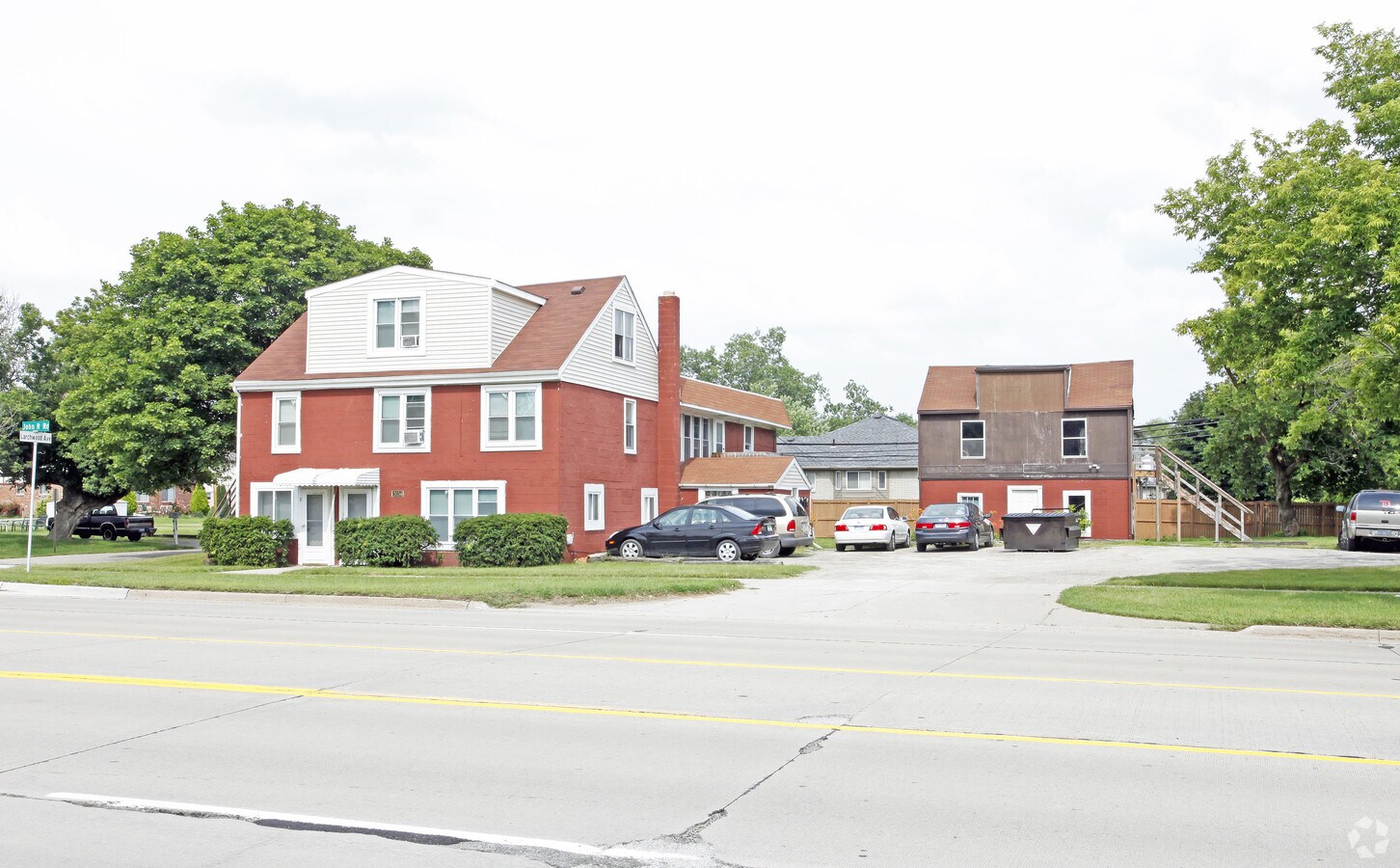 Photo - John R Apartments