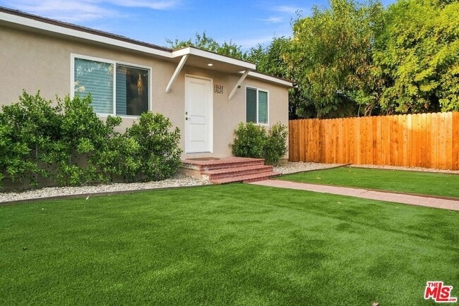 Photo - 17623 Burbank Blvd