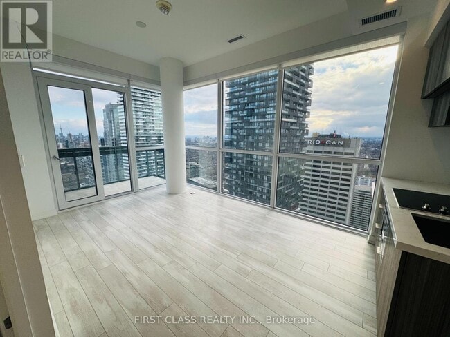 Photo - 39 Roehampton Ave Unit 3905