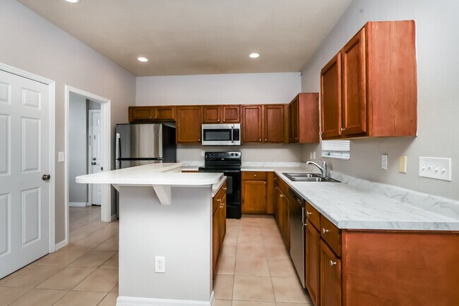 Photo - 304 Lancelot Ave