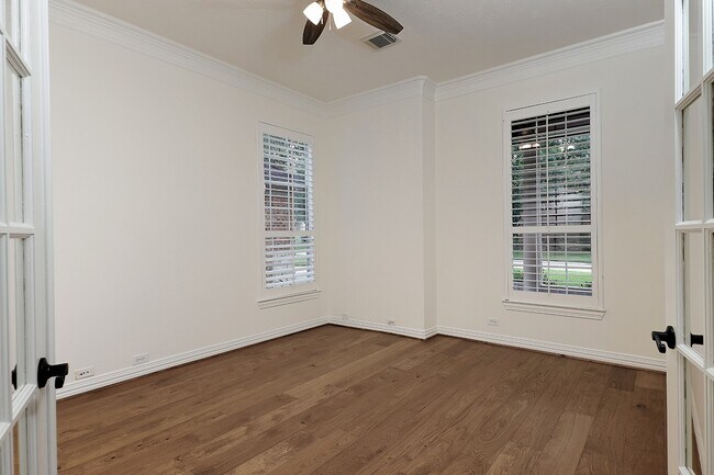 Photo - 122 E Lansdowne Cir