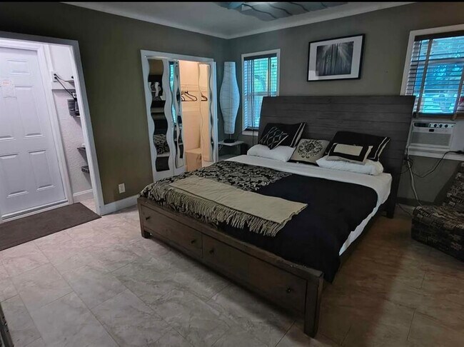 Photo - 5741 SW 24th Ave Unit B