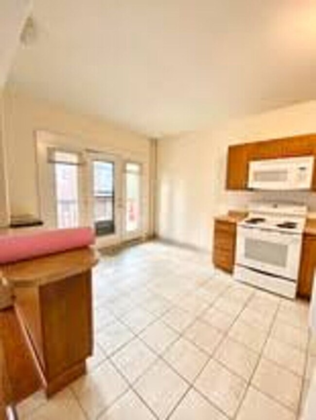 Photo - 1135 Commonwealth Ave