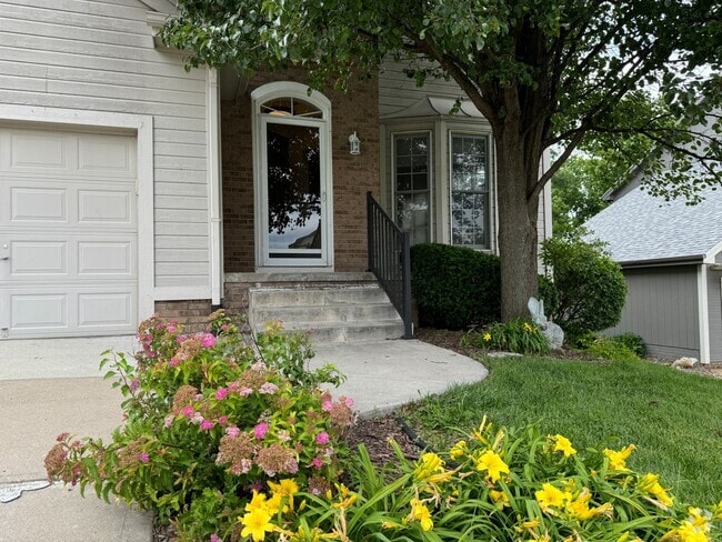 Building Photo - Elkhorn Home For Rent In Quiet Neighborhood