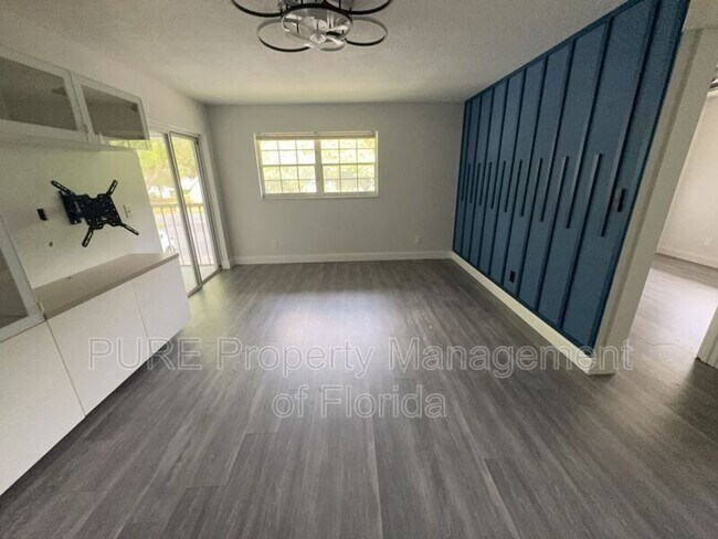 Photo - 454 Fairways Cir