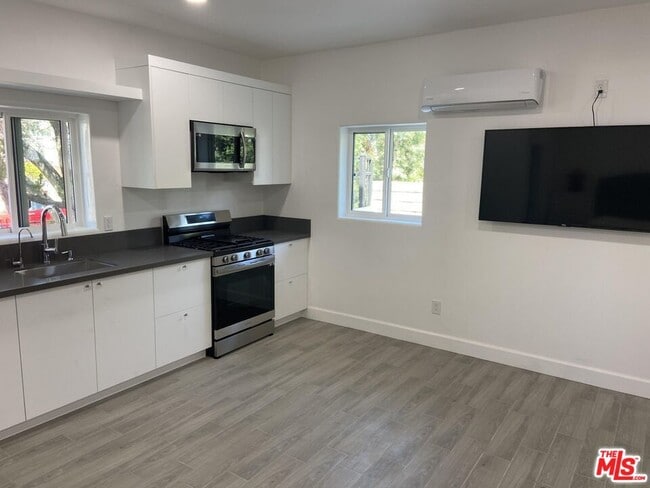 Building Photo - 18912 Pasadero Dr Rental