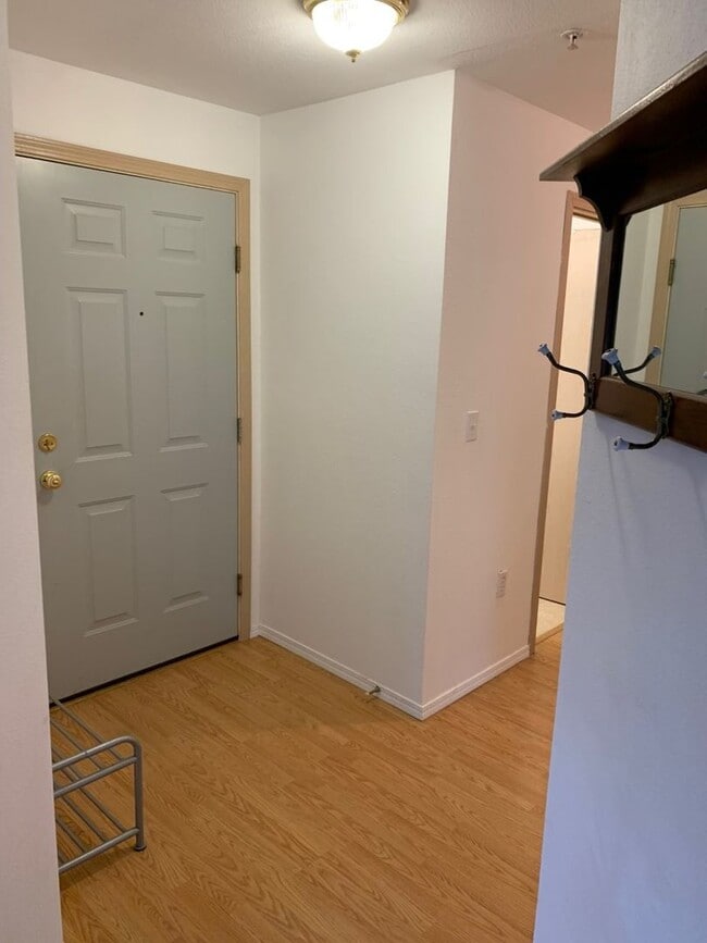 Photo - Spacious 3 bed 1.75 bath top floor unit in Des Moines