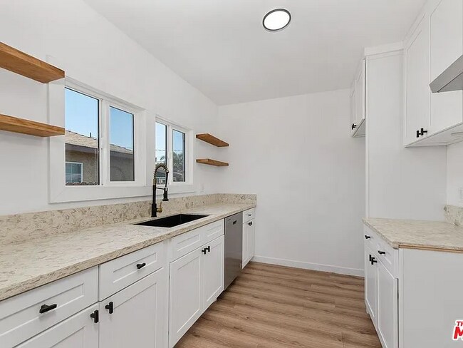 Kitchen - 672 E 119th St Casa