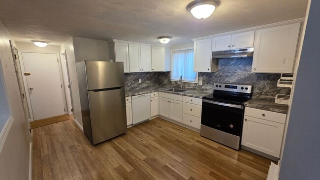 Building Photo - Bright & Sunny 2 Ba / 1 Ba Condominium