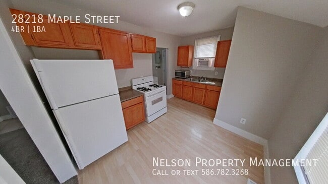 Photo - 28218 Maple St