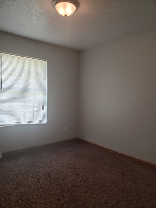 Photo - 105 Creekside Ct