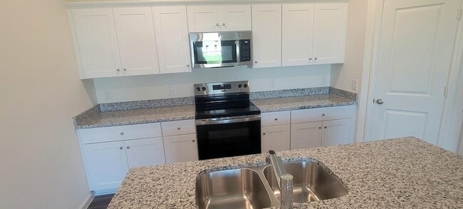 Photo - 14115 Donahue St