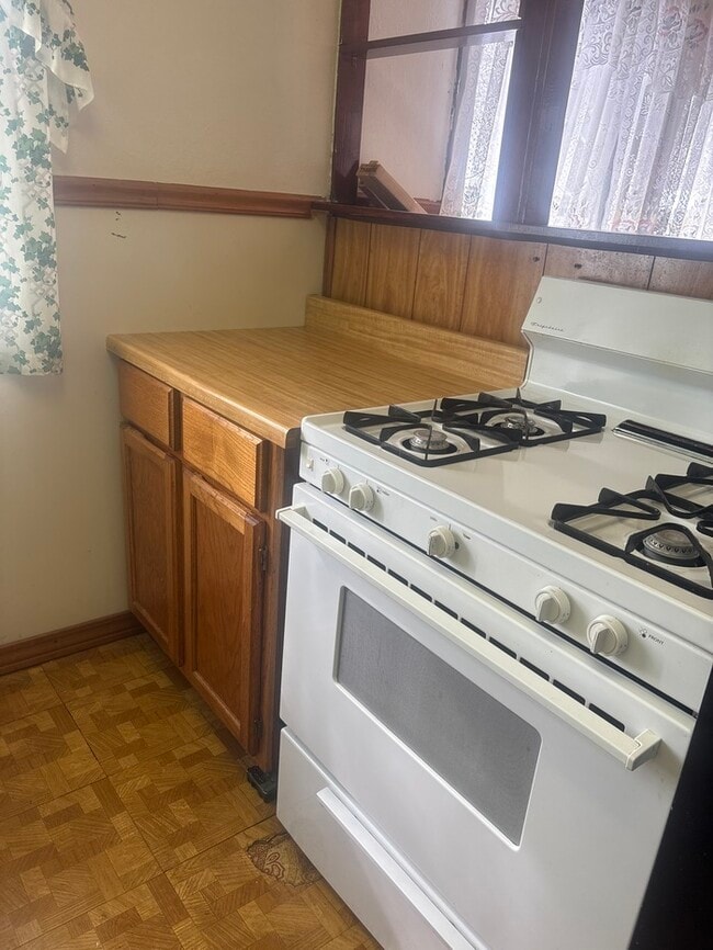 Photo - 4 bed 1 bath