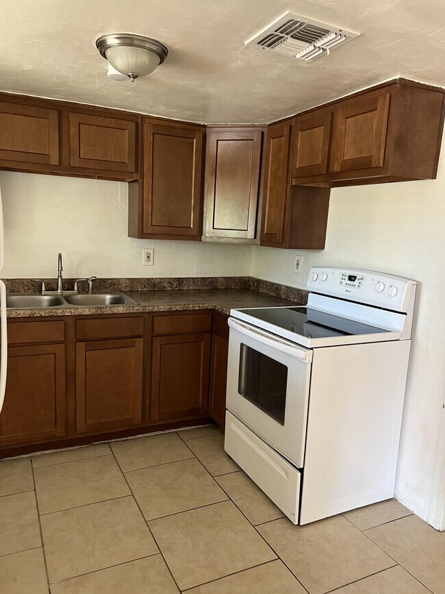Photo - 375 W 33rd St Unit 1
