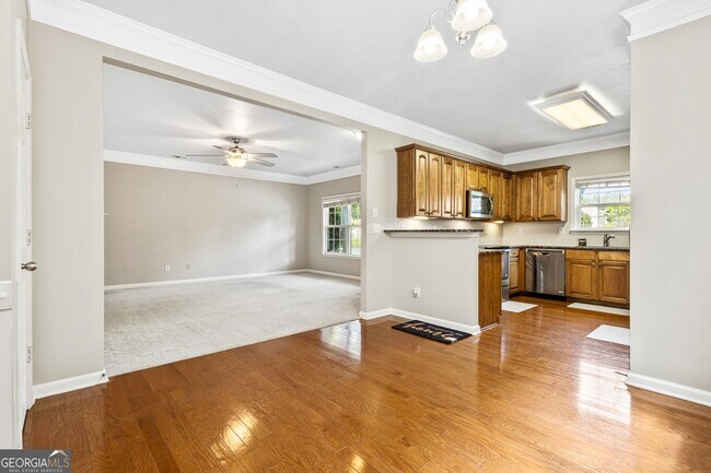 606 Lofty Ln