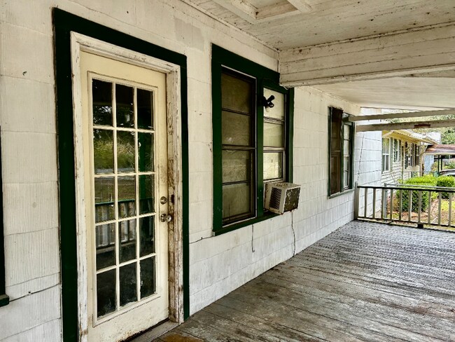 Photo - 107 N 4th St