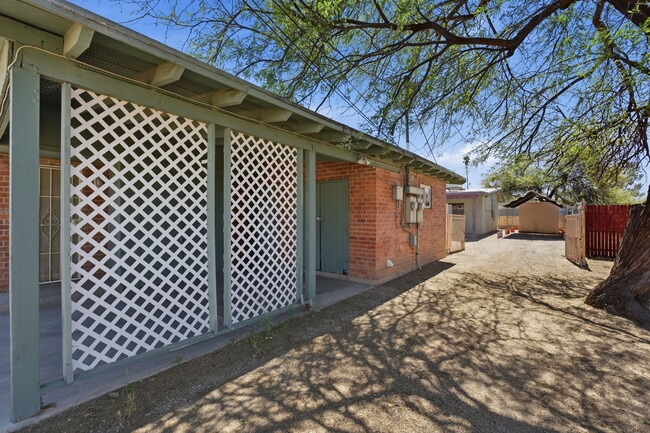 Photo - 3226 E Bermuda St