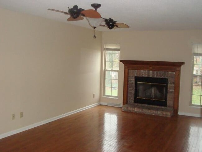 Photo - 404 Silk Oak Dr