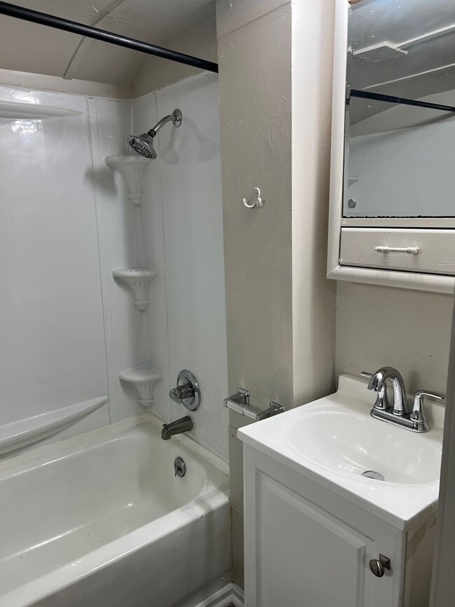 Photo - 1247 W Lee St Unit 1247 W Lee St