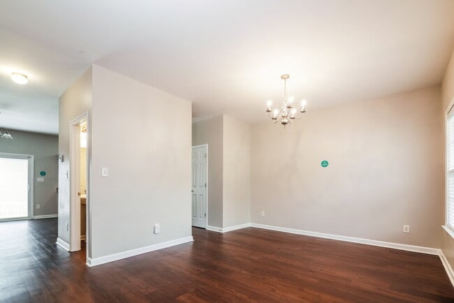 Photo - 318 Jewel Haven Way