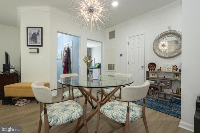 Photo - 4870 Eisenhower Ave Unit 201