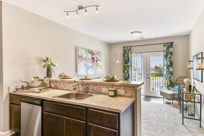 Photo - Lincoln Pointe