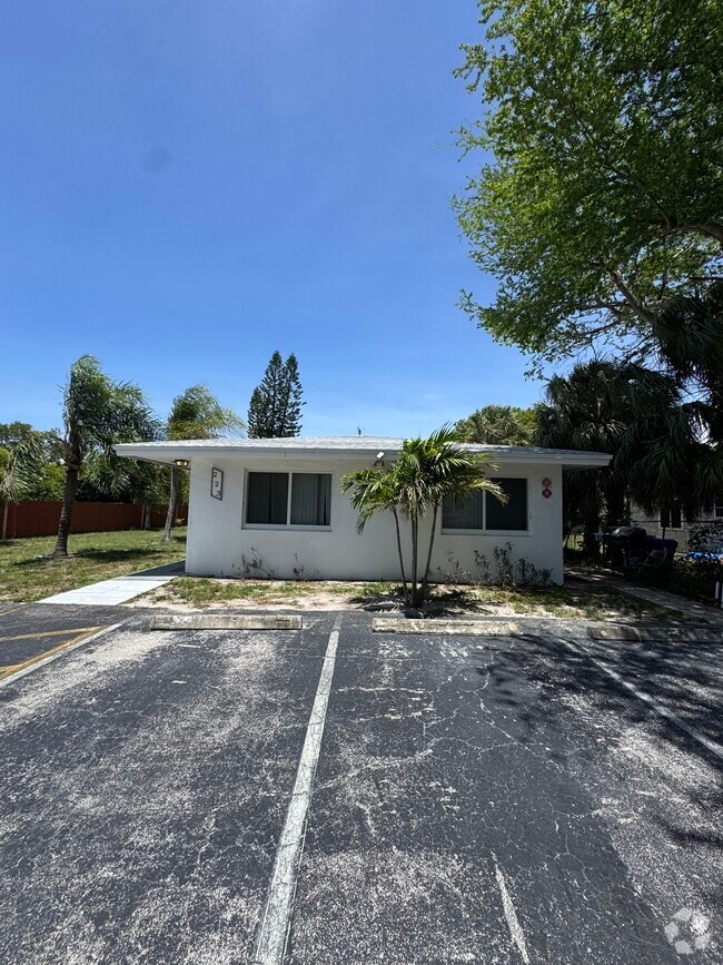 Building Photo - 223 NE 20th Ave Unit Apt #1