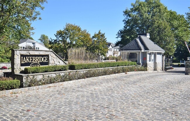 Building Photo - 3 Lakebridge Dr S