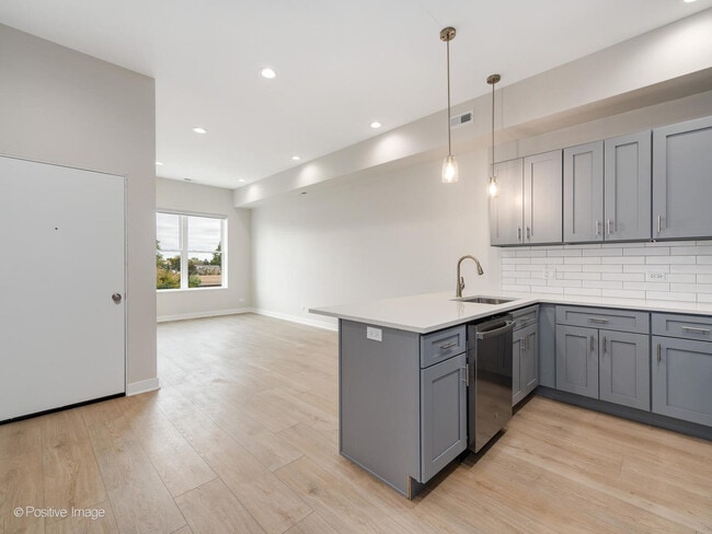 Photo - 7517 W Belmont Ave Unit 3W