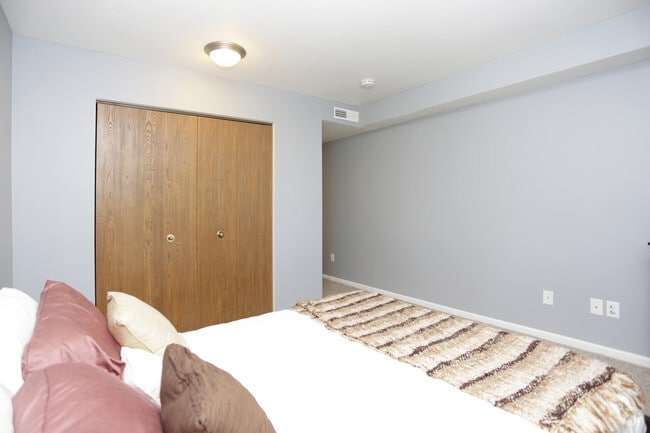 Longmeadow Apartments