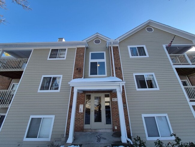 Building Photo - 10 Creekwood Dr Unit 8
