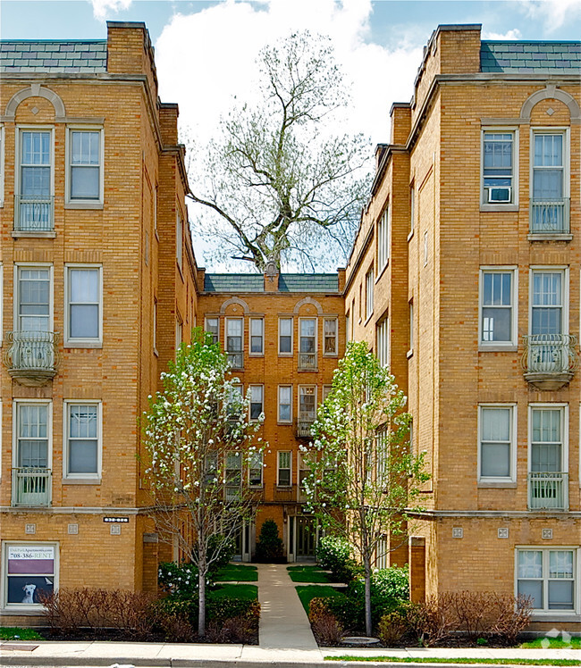 Building Photo - 618-632 S. Austin Blvd. Rental