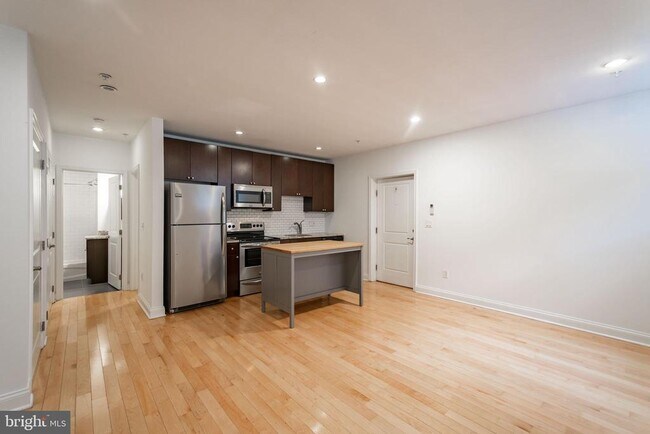 Building Photo - 1311 Spruce St Rental