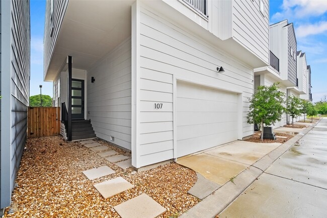 Photo - 107 Tolima Dove St