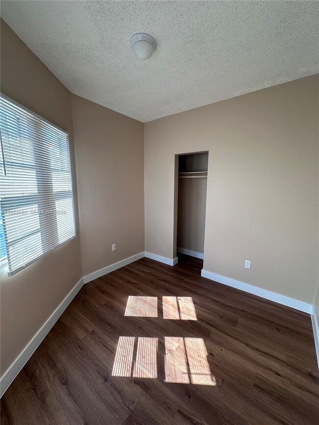 Building Photo - 295 NE 55th St Unit 2