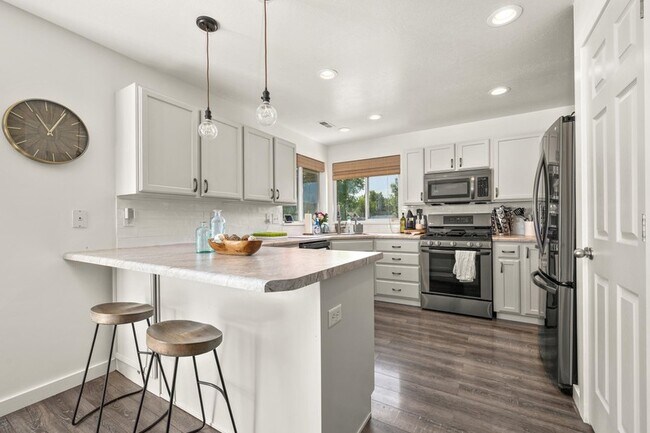 Photo - 702 Durham Dr