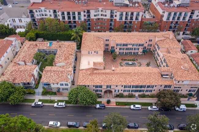 Lindbrook Manor Apartments for a Drone - Lindbrook Manor Apartments