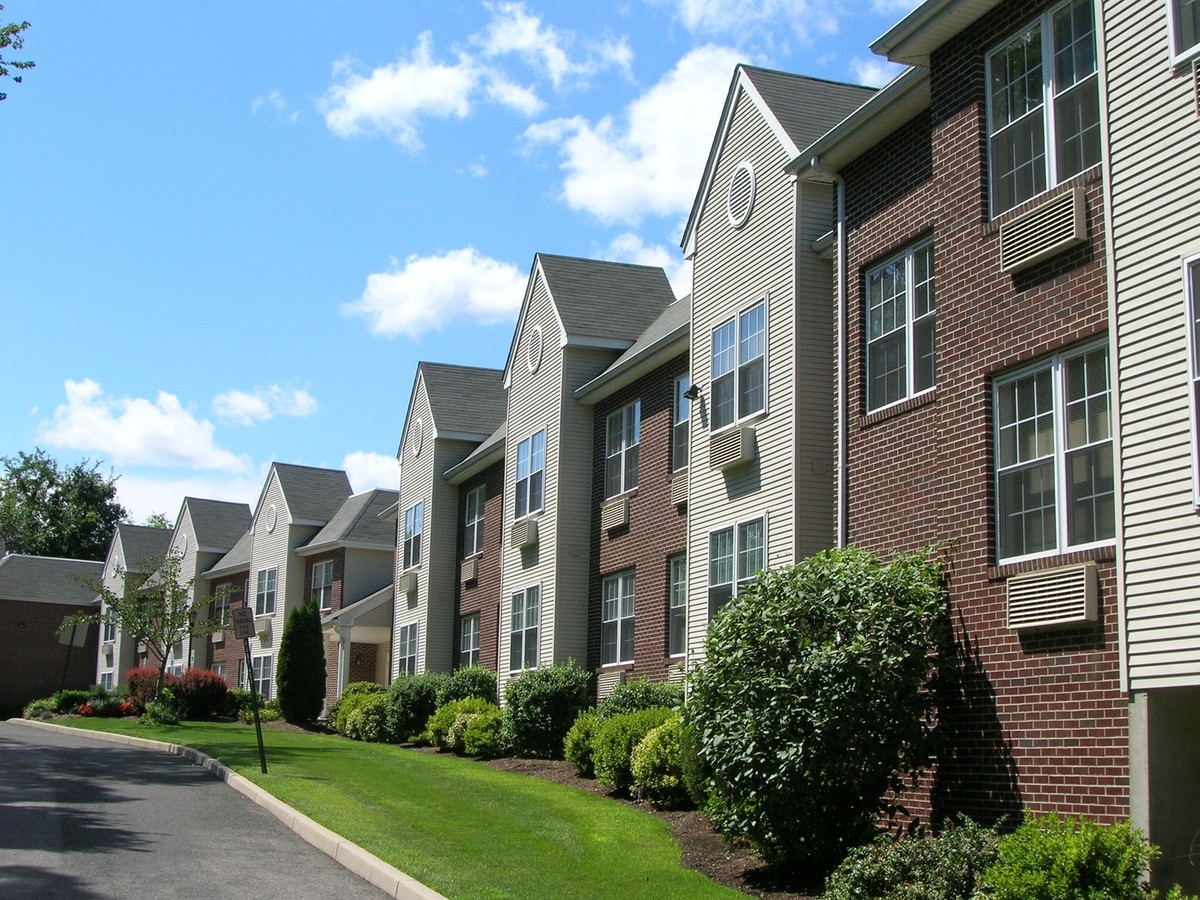 Westwood Crest Condominiums - Westwood Crest Condominiums