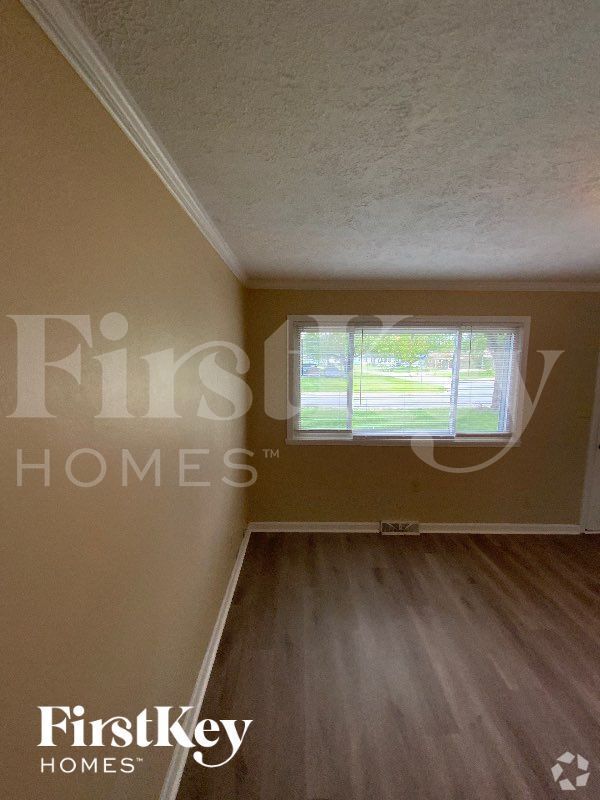 Building Photo - 702 Delbrook Dr Rental