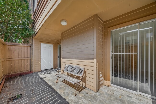 Building Photo - 10555 Turtlewood Ct Unit 3012