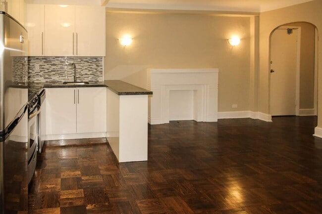 Photo - 3110-3112 Yonge St