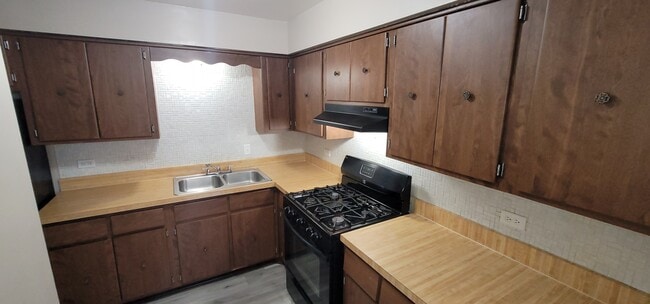 Photo - 10425 Mason - 10624 Major Apartments