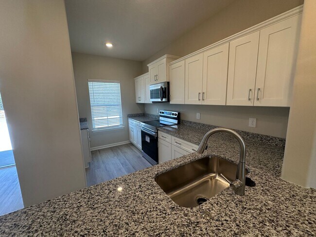 Photo - 4 Bed 3 Bath Townhome Near The Heart Of Shelbyville