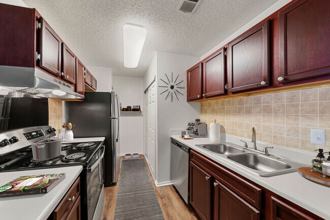 1BD, 1BA - 800SF - Kitchen (Classic)