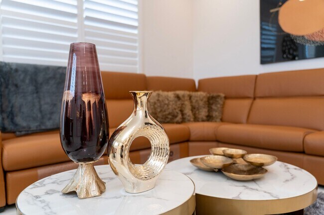 Photo - Stunning Corner Townhome @ Winter Garden,E...