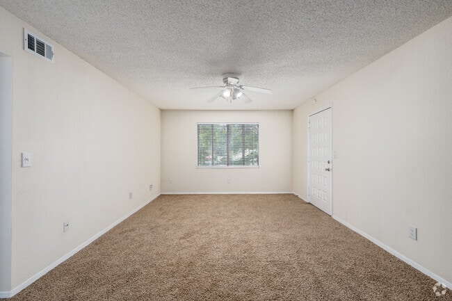 2BR, 1BA - 819SF - Living Room