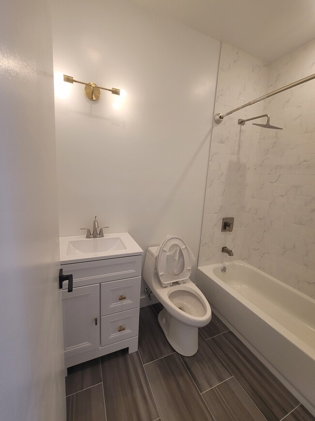 Photo - 682 Whitney Ave