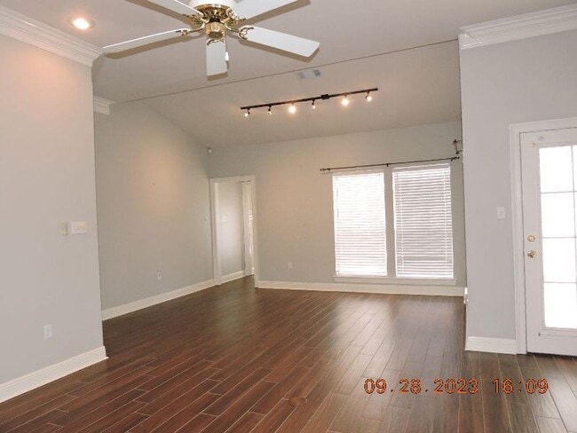 Photo - Desirable Greenbriar Hollow Subdivision