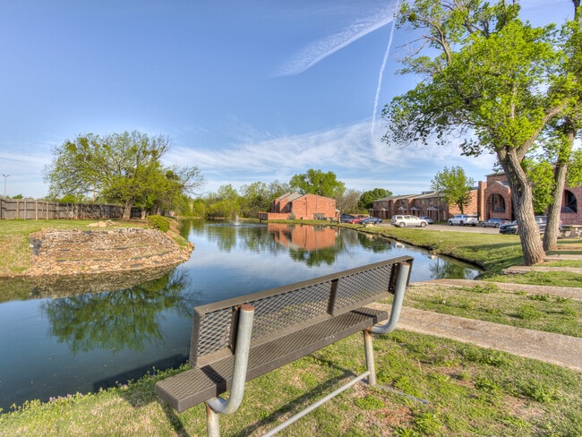 Pueblo de Wedgewood - The Current